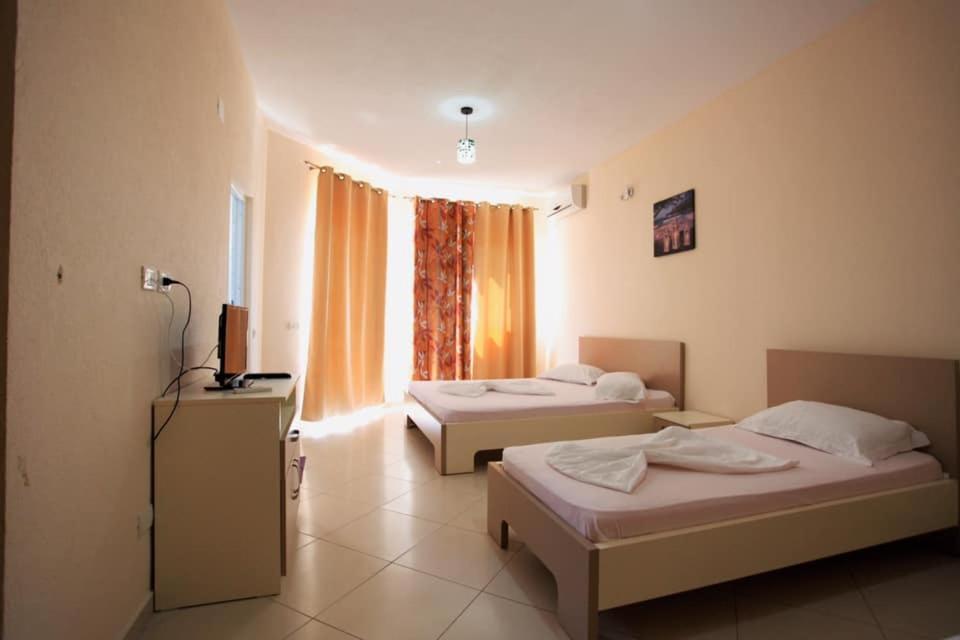 Hotel Comfort Shëngjin Esterno foto