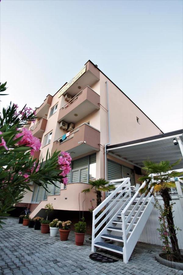Hotel Comfort Shëngjin Esterno foto