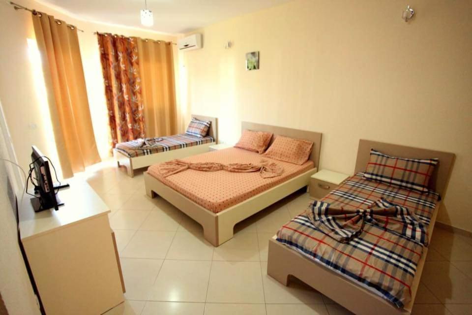 Hotel Comfort Shëngjin Esterno foto